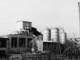 Pohled od nádraží ČD na sila s cementem a betonárku, rok 1985